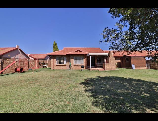 3 BEDROOM SIMPLEX SOLD IN MAGALIESKRUIN
